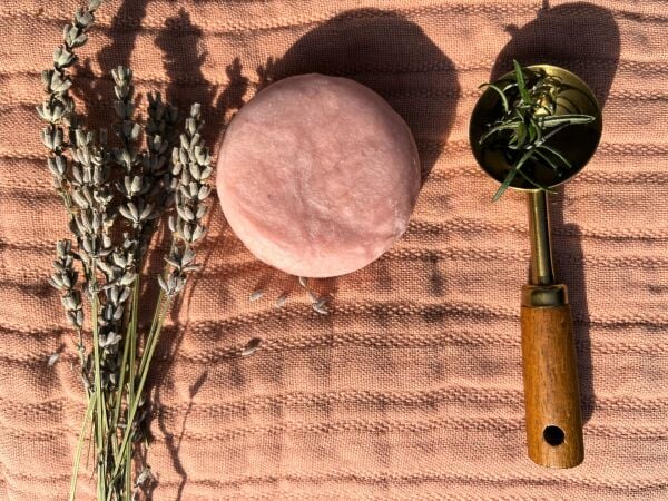 Katı Şampuan Yağlı Saçlar